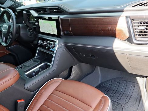 Used 2025 GMC Sierra 2500 Denali Ultimate image 32