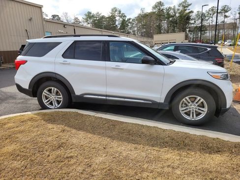 Used 2023 Ford Explorer XLT w/ Equipment Group 202A image 4
