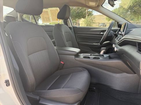Used 2025 Nissan Altima 2.5 SV FWD image 37