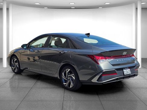 Certified 2025 Hyundai Elantra Sport FWD image 4