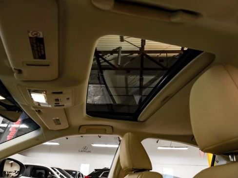 Used 2016 Lexus ES 350 w/ Premium Package w/Wood Trim FWD image 5