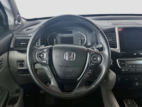 Used 2017 Honda Pilot Touring image 17