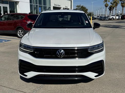 Used 2022 Volkswagen Tiguan SE R-Line image 2