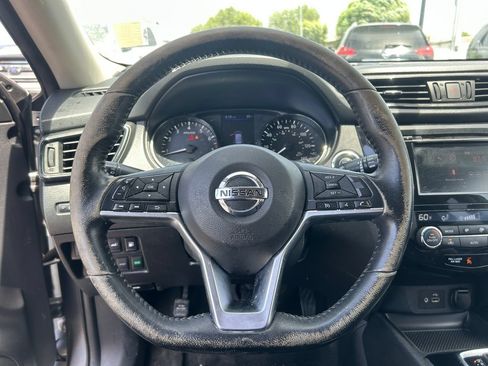 Used 2018 Nissan Rogue SV FWD image 22