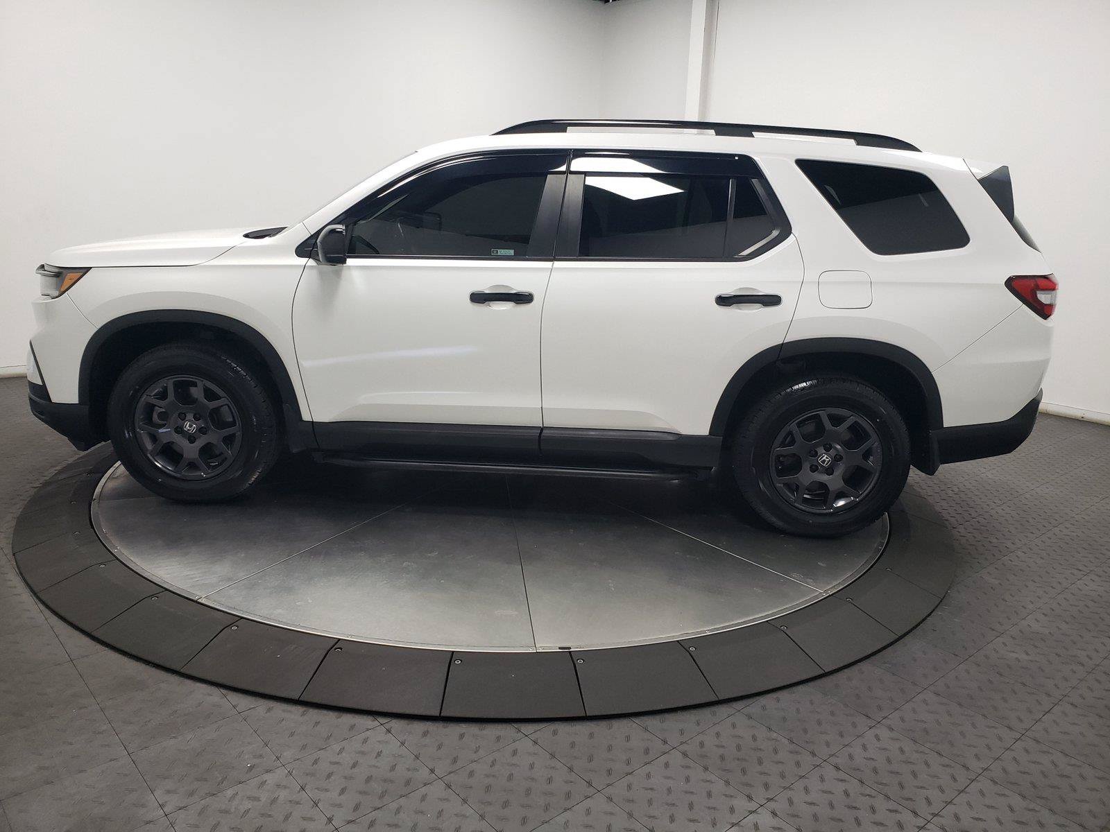 Certified 2023 Honda Pilot TrailSport image 8