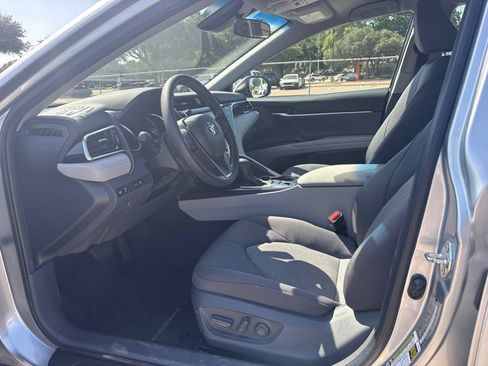 Used 2018 Toyota Camry LE FWD image 7
