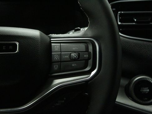 Used 2024 Jeep Wagoneer Series II RWD image 41