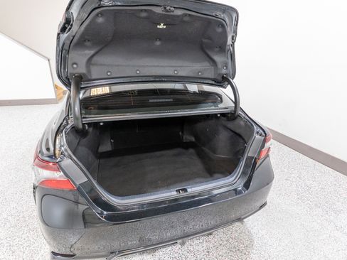 Used 2021 Toyota Camry SE FWD image 27