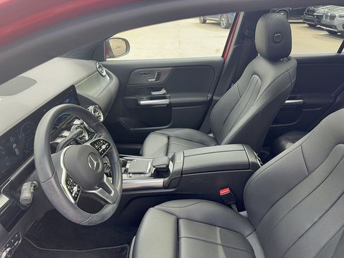 Used 2021 Mercedes-Benz GLA 250 4MATIC image 4