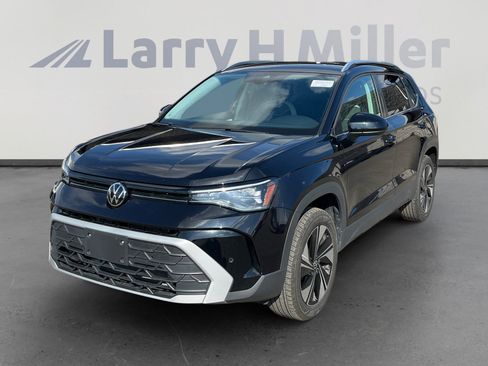 Used 2025 Volkswagen Taos SE AWD/4WD image 1