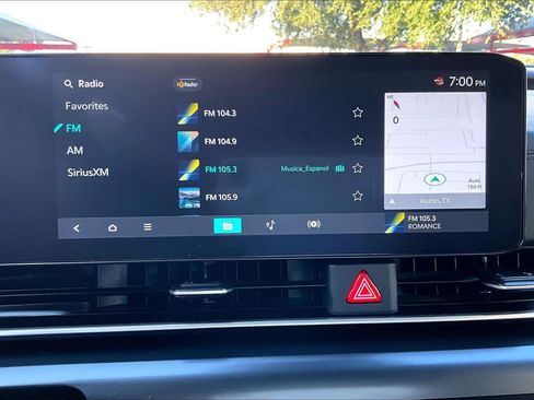 Used 2025 Kia Carnival FWD image 31