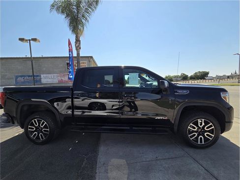 Used 2020 GMC Sierra 1500 AT4 w/ AT4 Premium Package AWD/4WD image 4