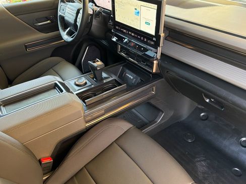 Used 2025 GMC Hummer EV 2X AWD/4WD image 18