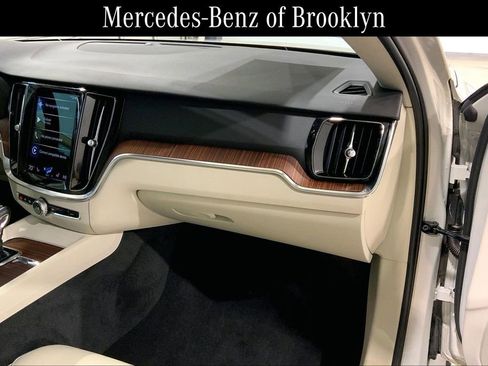 Used 2021 Volvo S60 T5 Momentum image 18