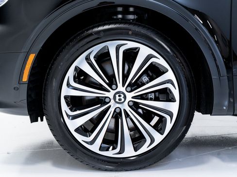 New 2025 Bentley Bentayga Extended Wheelbase image 44