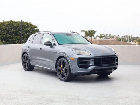 New 2026 Porsche Cayenne E-Hybrid AWD/4WD image 7
