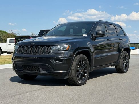 Used 2020 Jeep Grand Cherokee Altitude RWD image 1