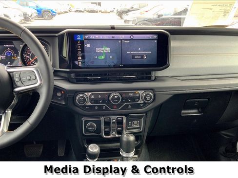 Used 2024 Jeep Wrangler Sahara image 5