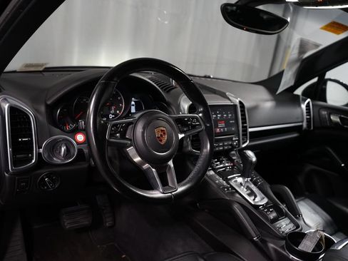 Used 2017 Porsche Cayenne AWD/4WD image 7