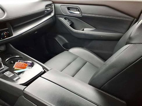 Used 2023 Nissan Rogue SV w/ SV Premium B Package image 12