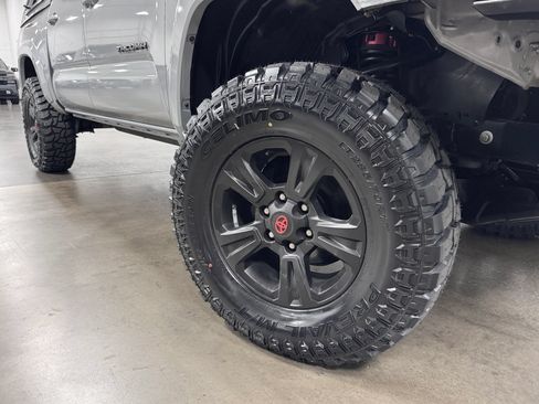 Used 2019 Toyota Tacoma TRD Sport w/ Technology Package AWD/4WD image 21