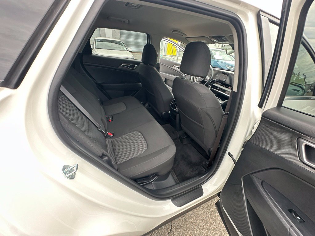Used 2023 Kia Sportage LX AWD/4WD image 29