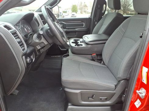 Used 2024 RAM 2500 Big Horn w/ Sport Appearance Package image 17