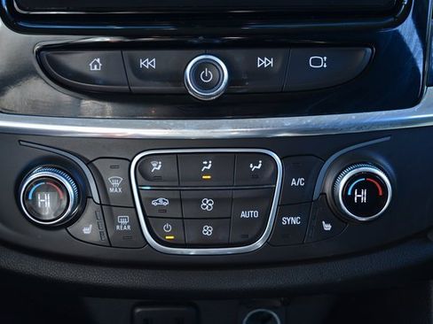 Used 2018 Chevrolet Traverse LT image 33