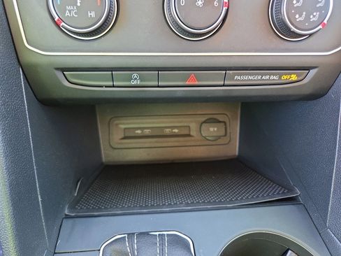 Used 2023 Volkswagen Atlas SE image 13