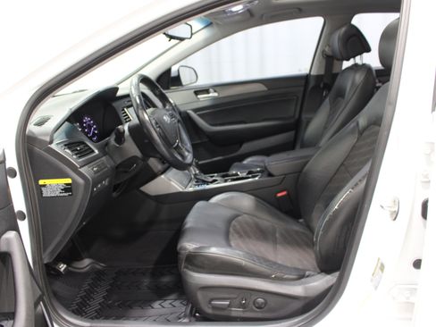 Used 2016 Hyundai Sonata Sport w/ Option Group 1V FWD image 3