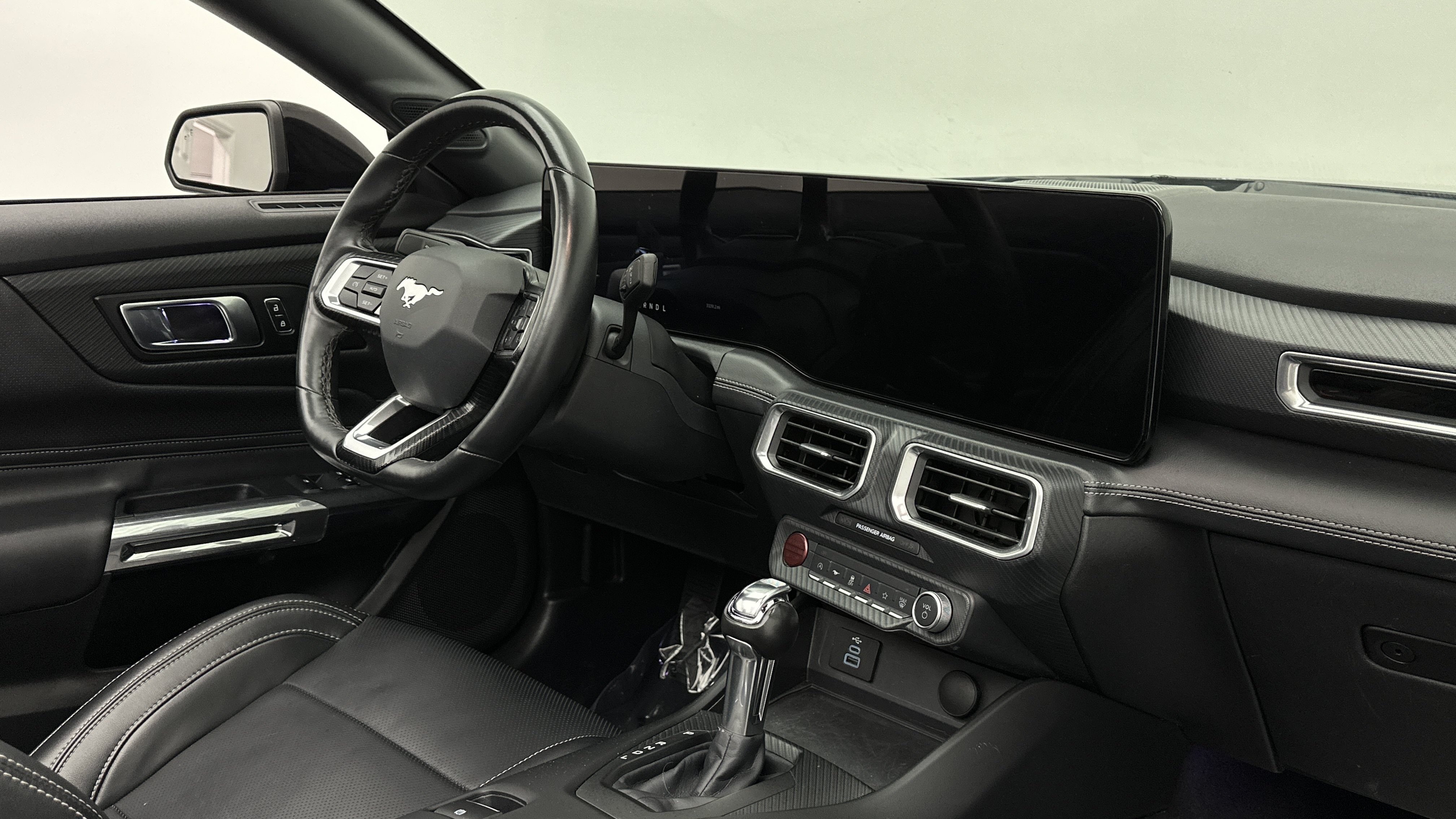 Used 2025 Ford Mustang Premium RWD image 25