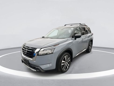 Used 2023 Nissan Pathfinder Platinum image 4