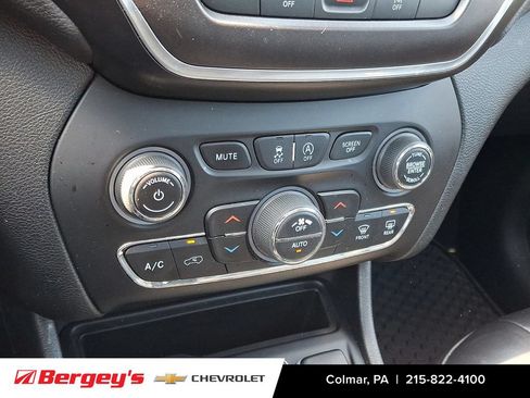 Used 2021 Jeep Cherokee Trailhawk w/ Sun, Sound & Nav Group AWD/4WD image 19