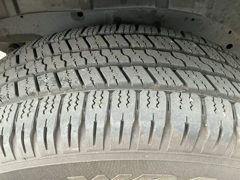 Used 2024 Nissan Titan SV w/ SV Bronze Edition Package image 11