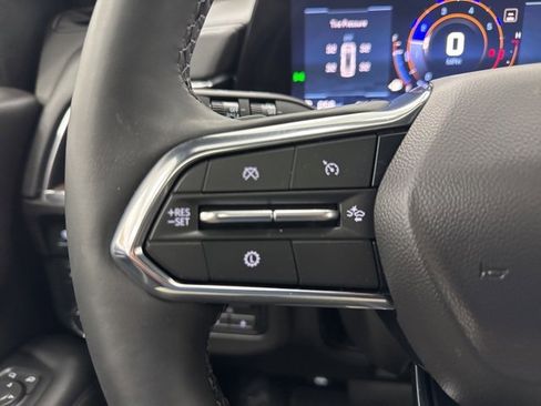 Used 2025 Chevrolet Suburban Z71 w/ Comfort Package image 13