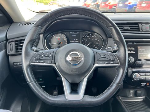 Used 2017 Nissan Rogue SV AWD/4WD image 9