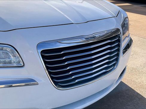 Used 2013 Chrysler 300 C image 29