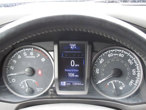 Used 2016 Toyota Tacoma TRD Off-Road image 19