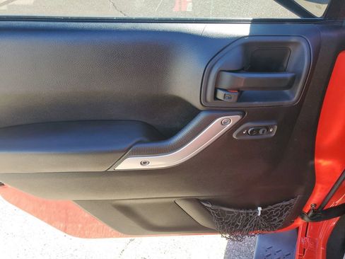 Used 2015 Jeep Wrangler Unlimited Sahara w/ Connectivity Group image 22