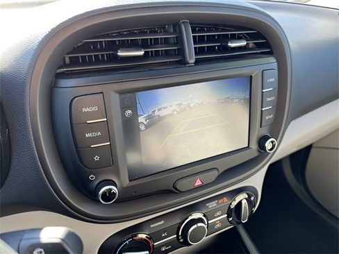 Used 2025 Kia Soul LX w/ LX Technology Package image 18