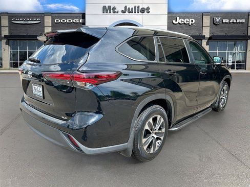 Used 2024 Toyota Highlander XLE FWD image 4