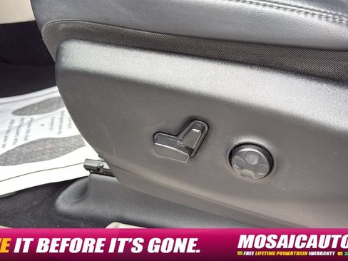 Used 2023 Chrysler Pacifica Touring-L FWD image 27