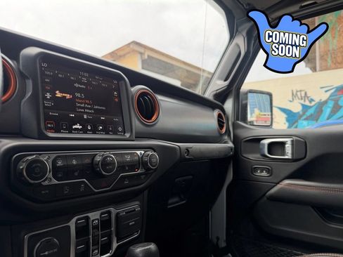 Used 2022 Jeep Gladiator Mojave w/ Cold Weather Group AWD/4WD image 18