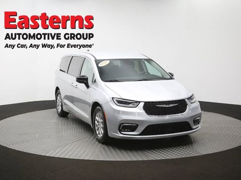 Used 2024 Chrysler Pacifica Touring-L FWD image 52