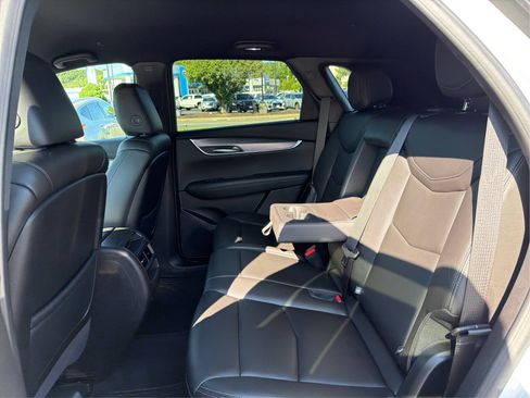 Certified 2023 Cadillac XT5 Luxury AWD/4WD image 10