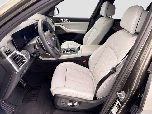 Used 2026 BMW X7 xDrive40i w/ M Sport Package AWD/4WD image 18
