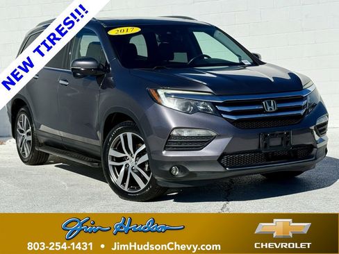 Used 2017 Honda Pilot Touring image 1