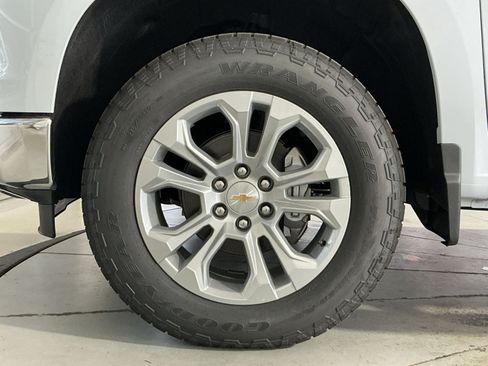Used 2026 Chevrolet Silverado 1500 LTZ AWD/4WD image 13