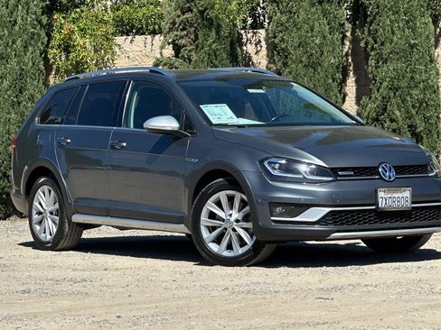 Used 2017 Volkswagen Golf Alltrack AWD/4WD image 2
