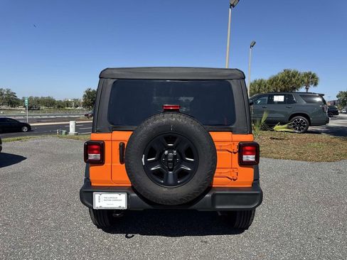 Used 2025 Jeep Wrangler Unlimited Sport AWD/4WD image 15